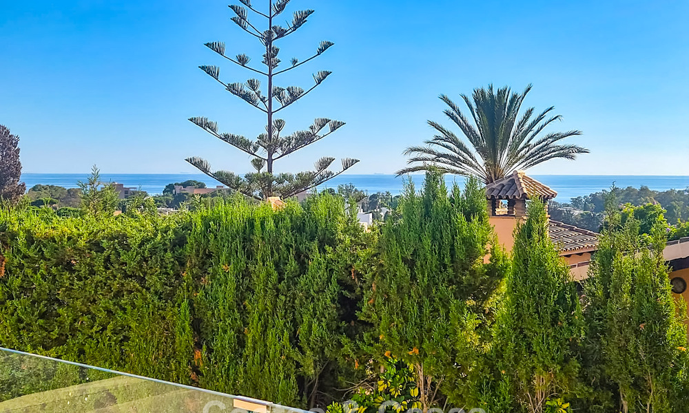 Élégante villa moderne à distance de marche de la plage à vendre à Elviria à l’est du centre de Marbella 793634