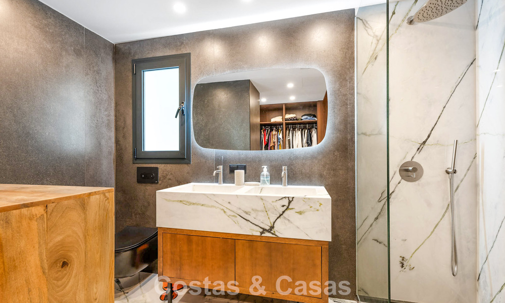 Élégante villa moderne à distance de marche de la plage à vendre à Elviria à l’est du centre de Marbella 793636