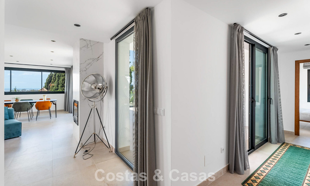 Élégante villa moderne à distance de marche de la plage à vendre à Elviria à l’est du centre de Marbella 793642