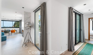 Élégante villa moderne à distance de marche de la plage à vendre à Elviria à l’est du centre de Marbella 793642 