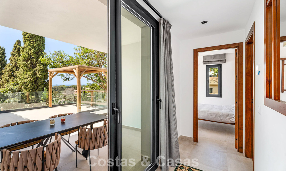 Élégante villa moderne à distance de marche de la plage à vendre à Elviria à l’est du centre de Marbella 793643
