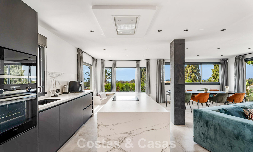 Élégante villa moderne à distance de marche de la plage à vendre à Elviria à l’est du centre de Marbella 793649