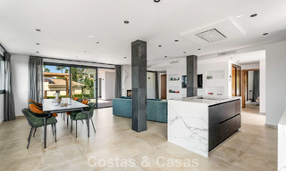 Élégante villa moderne à distance de marche de la plage à vendre à Elviria à l’est du centre de Marbella 793651 