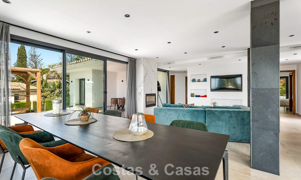 Élégante villa moderne à distance de marche de la plage à vendre à Elviria à l’est du centre de Marbella 793652