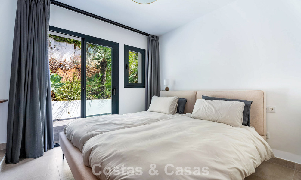 Élégante villa moderne à distance de marche de la plage à vendre à Elviria à l’est du centre de Marbella 793658