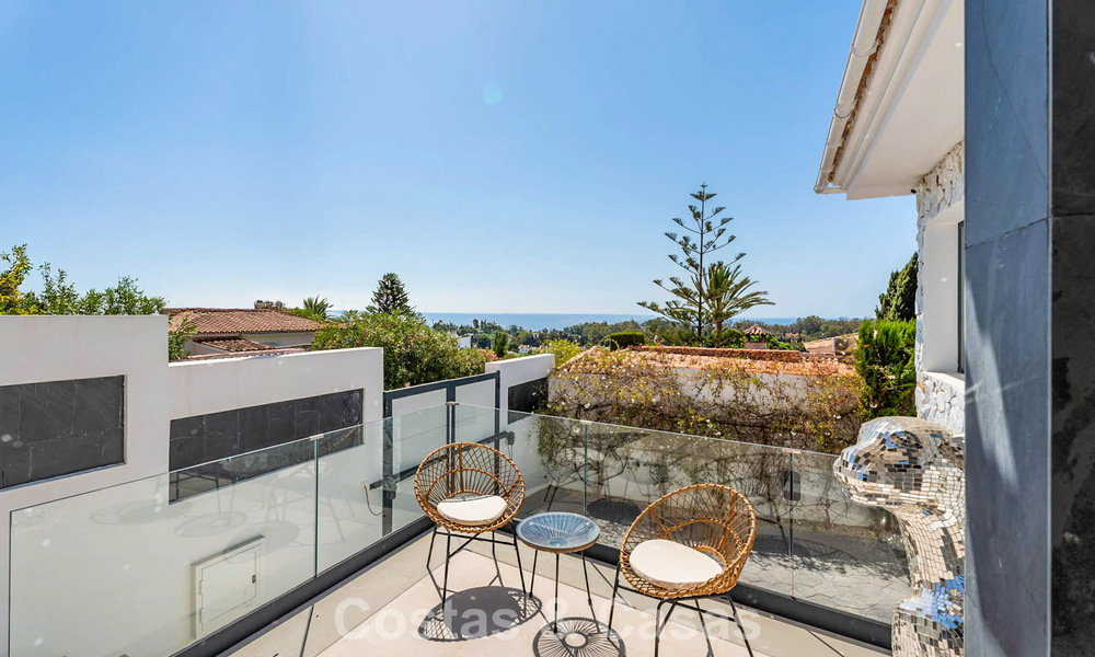 Élégante villa moderne à distance de marche de la plage à vendre à Elviria à l’est du centre de Marbella 793663