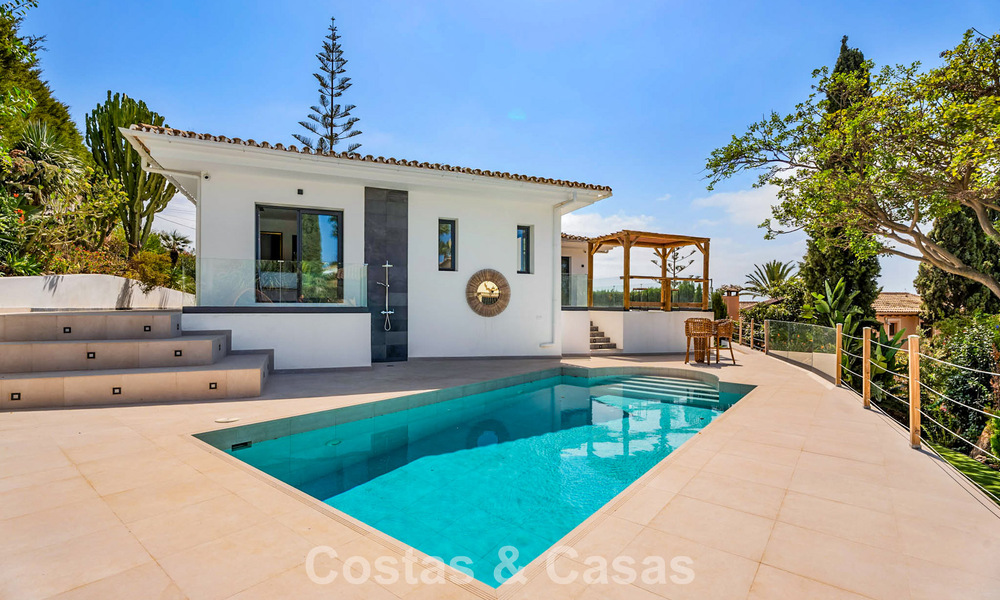 Élégante villa moderne à distance de marche de la plage à vendre à Elviria à l’est du centre de Marbella 793665