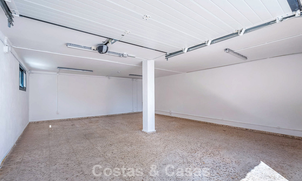 Élégante villa moderne à distance de marche de la plage à vendre à Elviria à l’est du centre de Marbella 793666