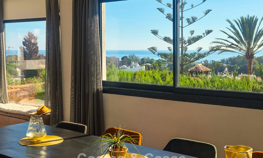 Élégante villa moderne à distance de marche de la plage à vendre à Elviria à l’est du centre de Marbella 793672