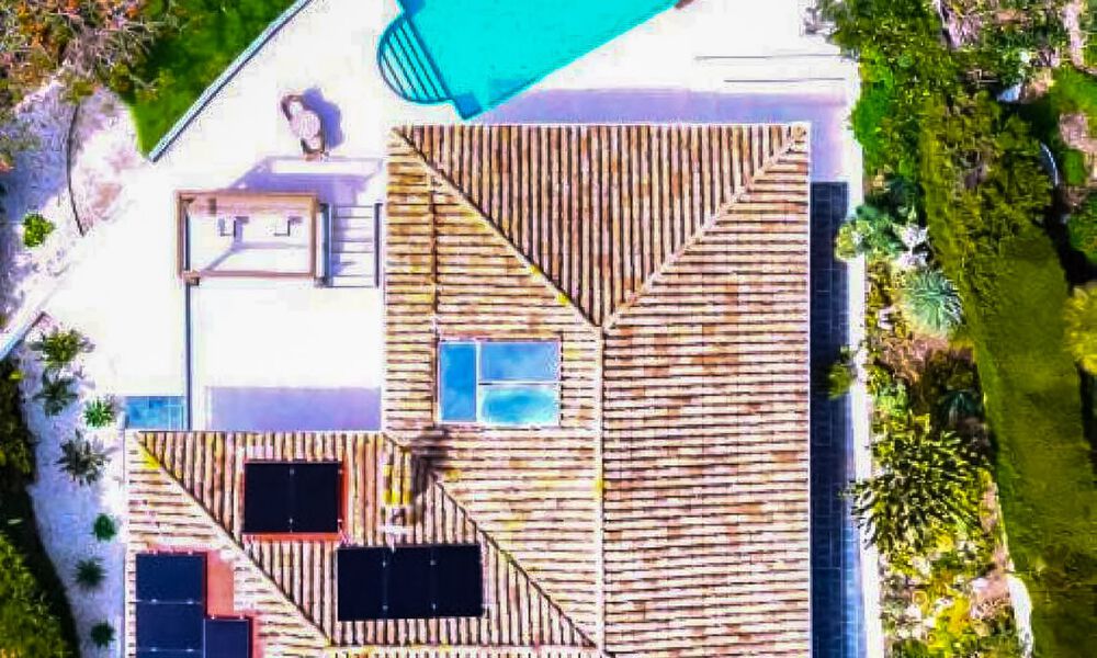 Élégante villa moderne à distance de marche de la plage à vendre à Elviria à l’est du centre de Marbella 793673