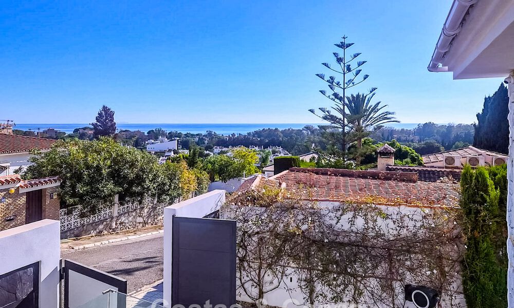 Élégante villa moderne à distance de marche de la plage à vendre à Elviria à l’est du centre de Marbella 793676