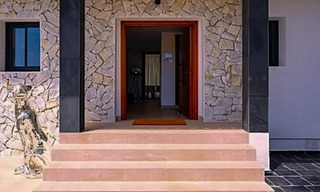 Élégante villa moderne à distance de marche de la plage à vendre à Elviria à l’est du centre de Marbella 793677 