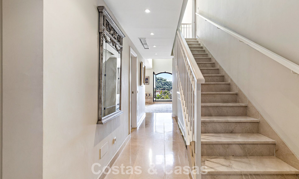 Maison avec vue panoramique et grand jardin à vendre dans une urbanisation sécurisée avec golf à Benahavís - Marbella 793678
