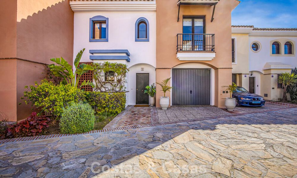 Maison avec vue panoramique et grand jardin à vendre dans une urbanisation sécurisée avec golf à Benahavís - Marbella 793679