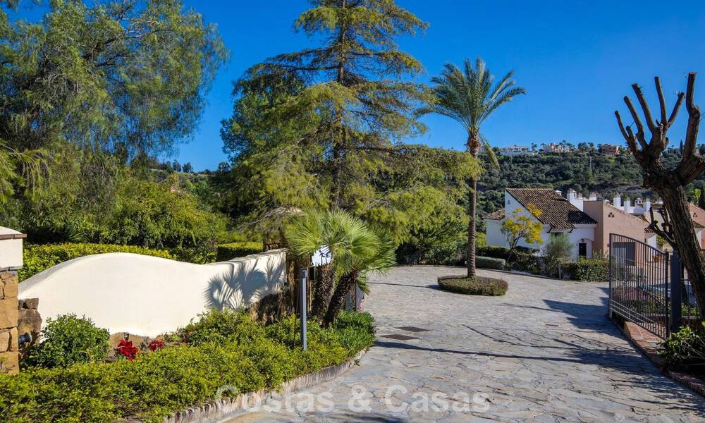Maison avec vue panoramique et grand jardin à vendre dans une urbanisation sécurisée avec golf à Benahavís - Marbella 793682