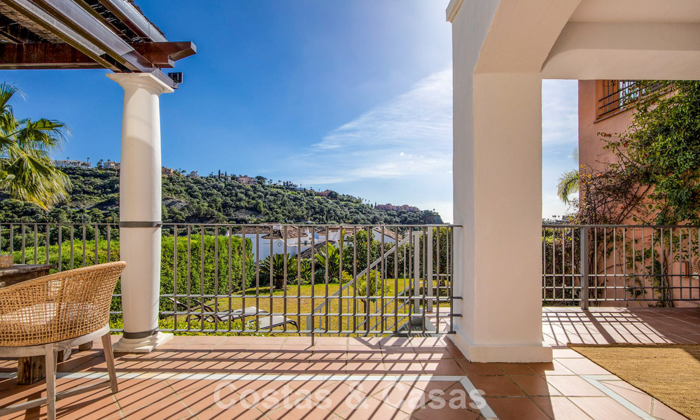 Maison avec vue panoramique et grand jardin à vendre dans une urbanisation sécurisée avec golf à Benahavís - Marbella 793691
