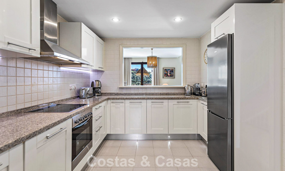 Maison avec vue panoramique et grand jardin à vendre dans une urbanisation sécurisée avec golf à Benahavís - Marbella 793697