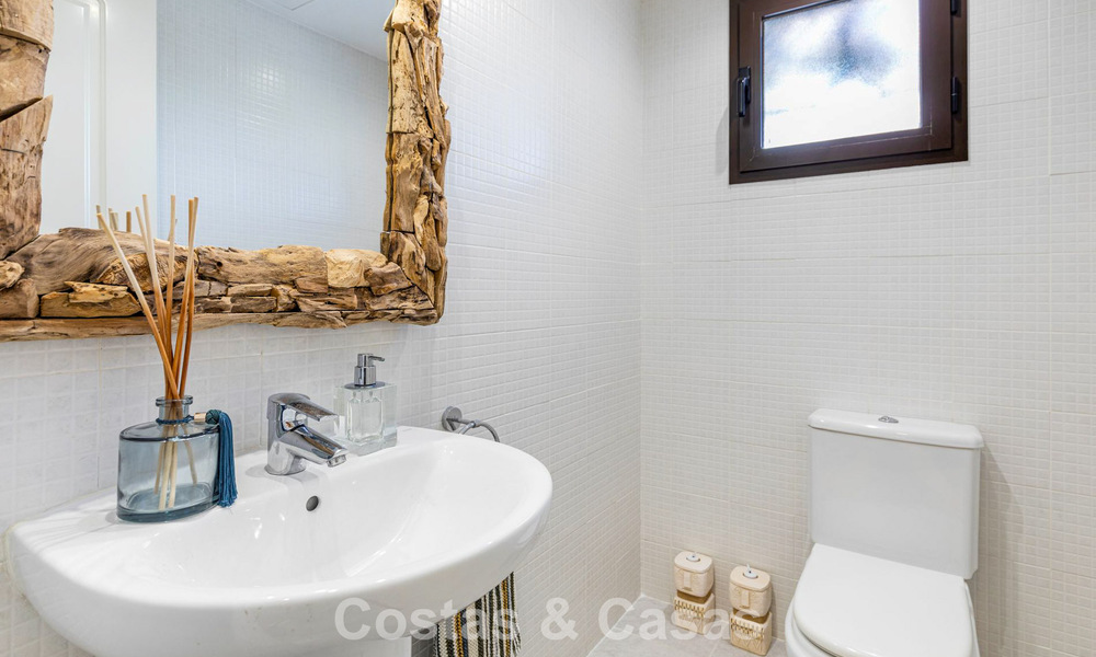 Maison avec vue panoramique et grand jardin à vendre dans une urbanisation sécurisée avec golf à Benahavís - Marbella 793701