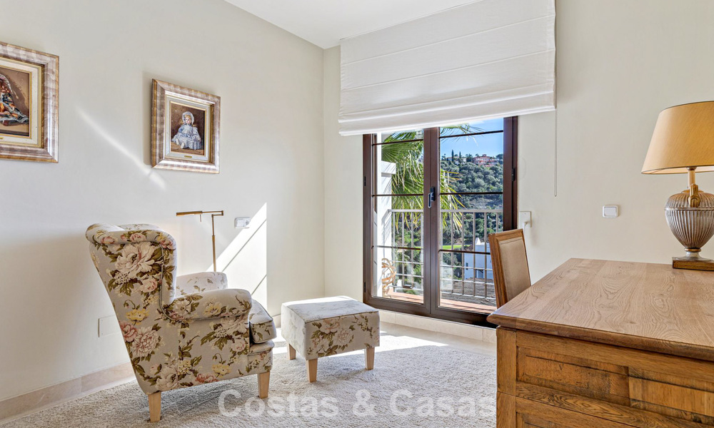 Maison avec vue panoramique et grand jardin à vendre dans une urbanisation sécurisée avec golf à Benahavís - Marbella 793711