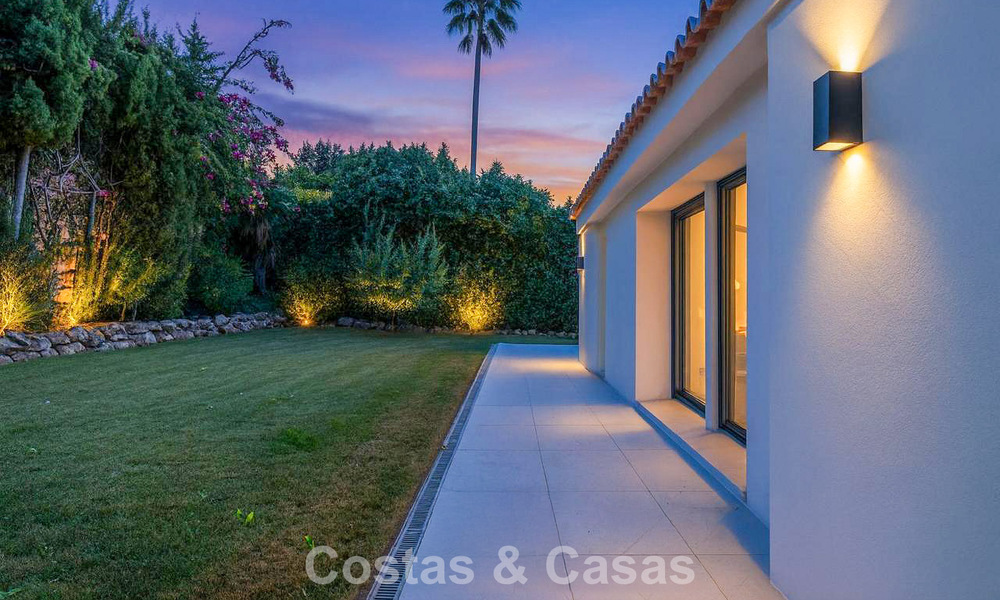 Villa familiale rénovée de haute qualité à vendre dans le prestigieux quartier de golf de Nueva Andalucía, Marbella 793158