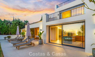 Villa familiale rénovée de haute qualité à vendre dans le prestigieux quartier de golf de Nueva Andalucía, Marbella 793162 