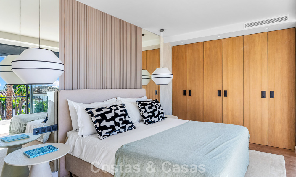 Villa familiale rénovée de haute qualité à vendre dans le prestigieux quartier de golf de Nueva Andalucía, Marbella 793168