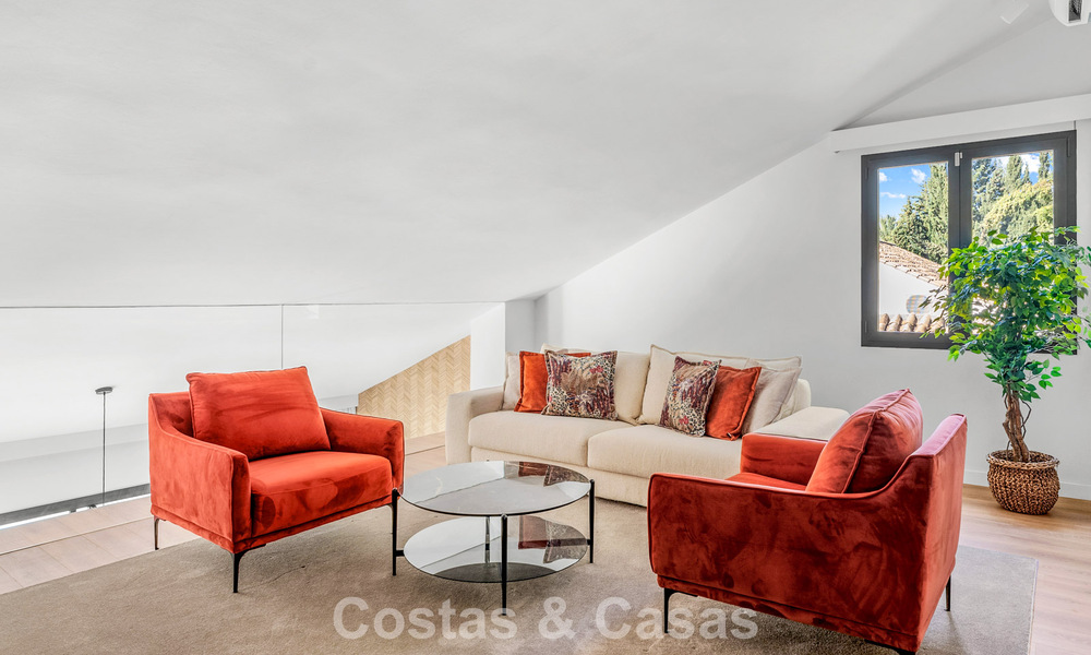 Villa familiale rénovée de haute qualité à vendre dans le prestigieux quartier de golf de Nueva Andalucía, Marbella 793171