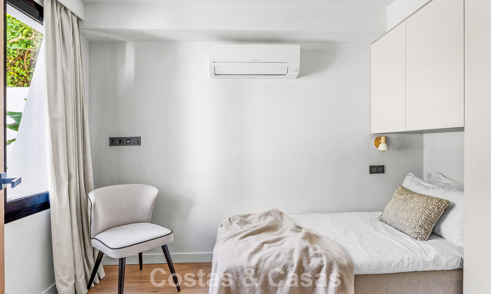 Villa familiale rénovée de haute qualité à vendre dans le prestigieux quartier de golf de Nueva Andalucía, Marbella 793172