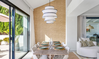 Villa familiale rénovée de haute qualité à vendre dans le prestigieux quartier de golf de Nueva Andalucía, Marbella 793184 