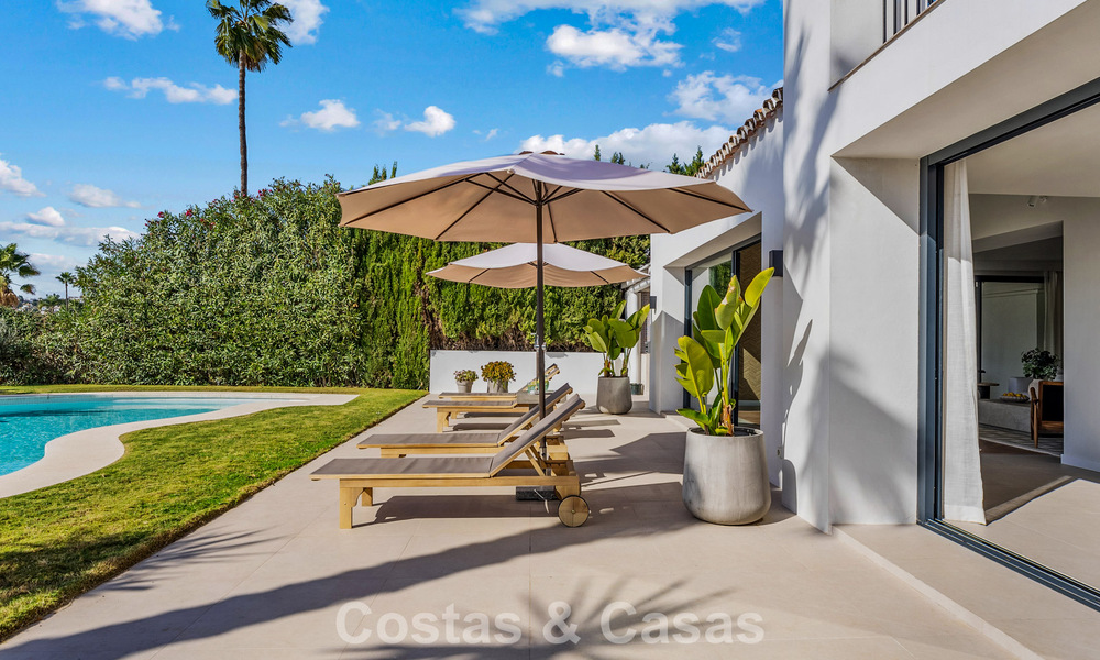 Villa familiale rénovée de haute qualité à vendre dans le prestigieux quartier de golf de Nueva Andalucía, Marbella 793190