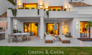 Élégant appartement duplex avec jardin privé à vendre, directement sur le parcours de golf à Nueva Andalucía, Marbella 793110 