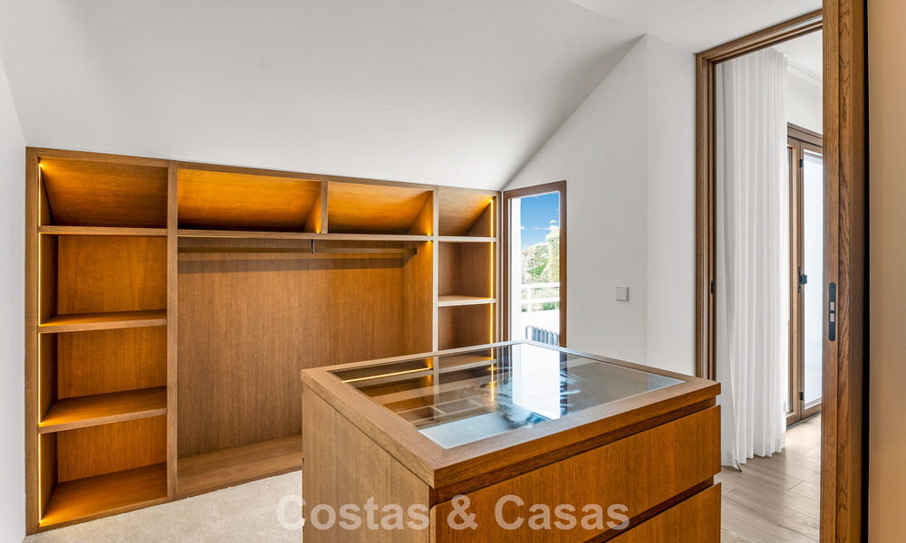 Élégant appartement duplex avec jardin privé à vendre, directement sur le parcours de golf à Nueva Andalucía, Marbella 793111