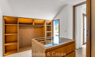 Élégant appartement duplex avec jardin privé à vendre, directement sur le parcours de golf à Nueva Andalucía, Marbella 793111 