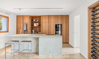 Élégant appartement duplex avec jardin privé à vendre, directement sur le parcours de golf à Nueva Andalucía, Marbella 793113 