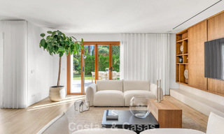 Élégant appartement duplex avec jardin privé à vendre, directement sur le parcours de golf à Nueva Andalucía, Marbella 793114 