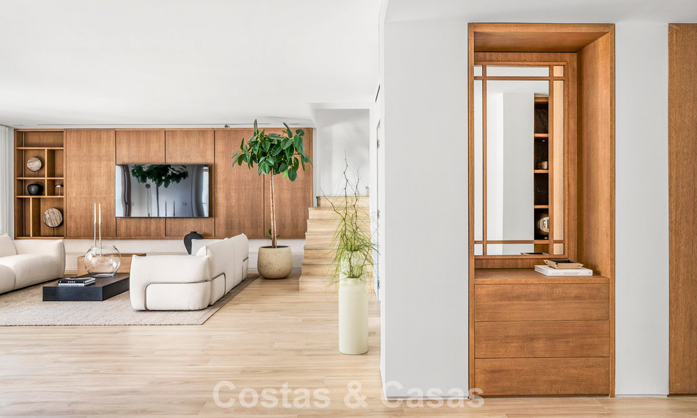 Élégant appartement duplex avec jardin privé à vendre, directement sur le parcours de golf à Nueva Andalucía, Marbella 793119