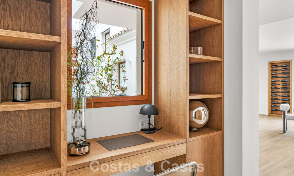 Élégant appartement duplex avec jardin privé à vendre, directement sur le parcours de golf à Nueva Andalucía, Marbella 793120