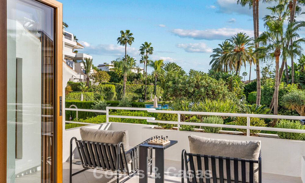 Élégant appartement duplex avec jardin privé à vendre, directement sur le parcours de golf à Nueva Andalucía, Marbella 793128