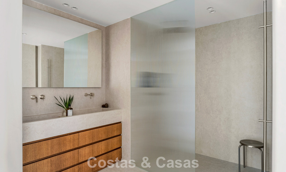 Élégant appartement duplex avec jardin privé à vendre, directement sur le parcours de golf à Nueva Andalucía, Marbella 793129