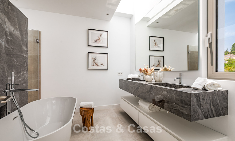 Villa de luxe prête à emménager avec style architectural minimaliste à vendre sur la New Golden Mile entre Marbella et Estepona 793088