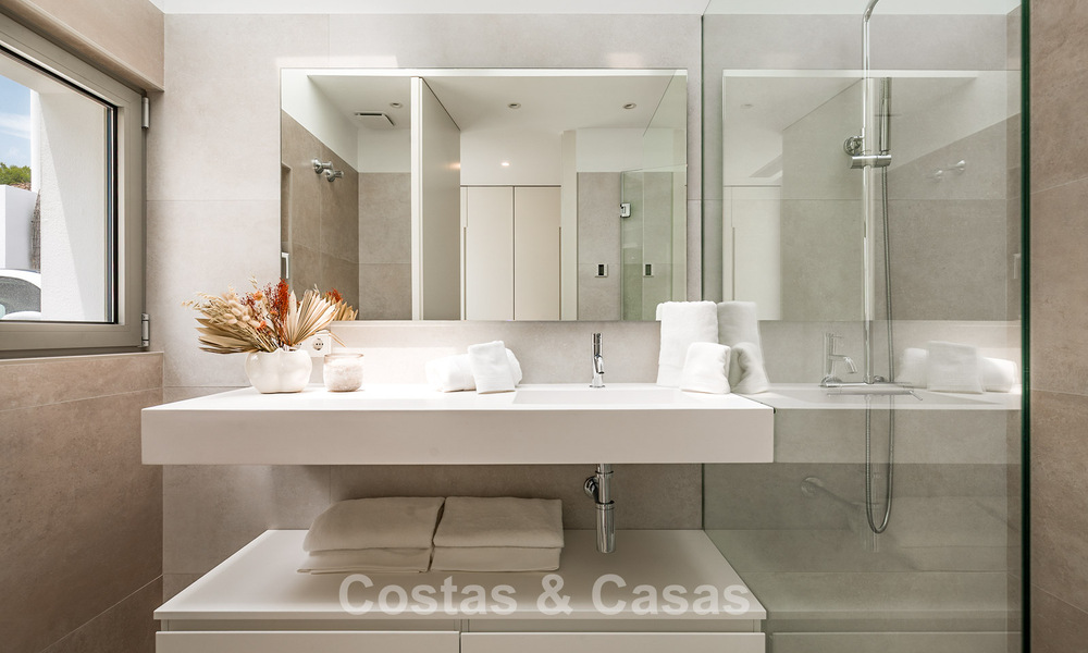 Villa de luxe prête à emménager avec style architectural minimaliste à vendre sur la New Golden Mile entre Marbella et Estepona 793093