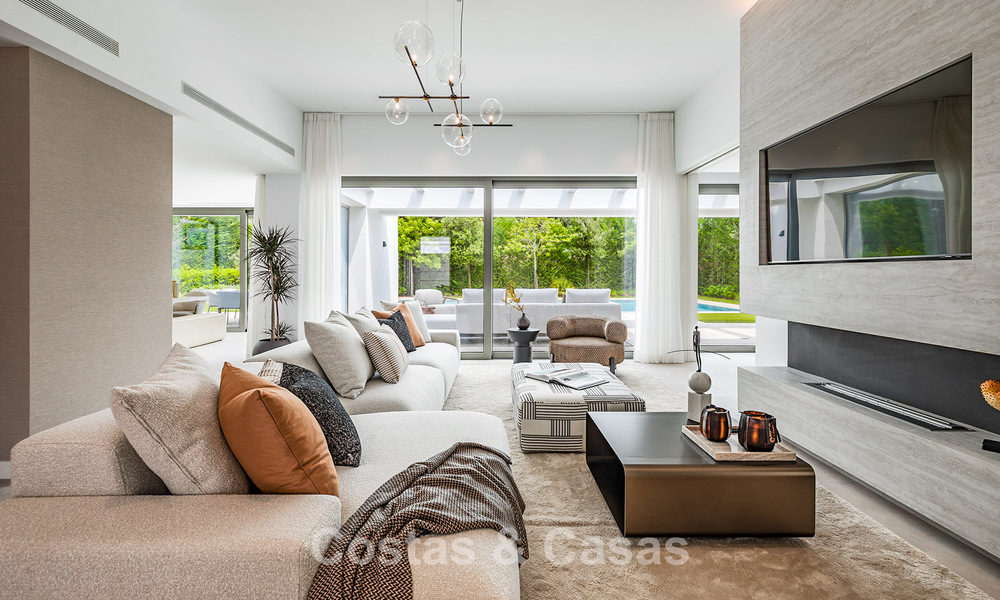 Villa de luxe prête à emménager avec style architectural minimaliste à vendre sur la New Golden Mile entre Marbella et Estepona 793095