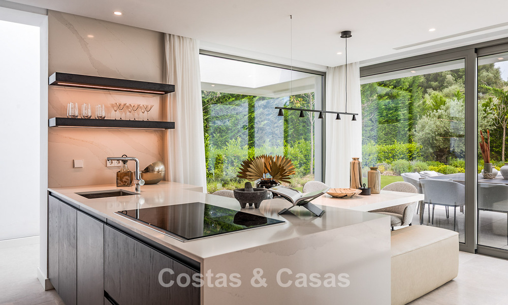 Villa de luxe prête à emménager avec style architectural minimaliste à vendre sur la New Golden Mile entre Marbella et Estepona 793099