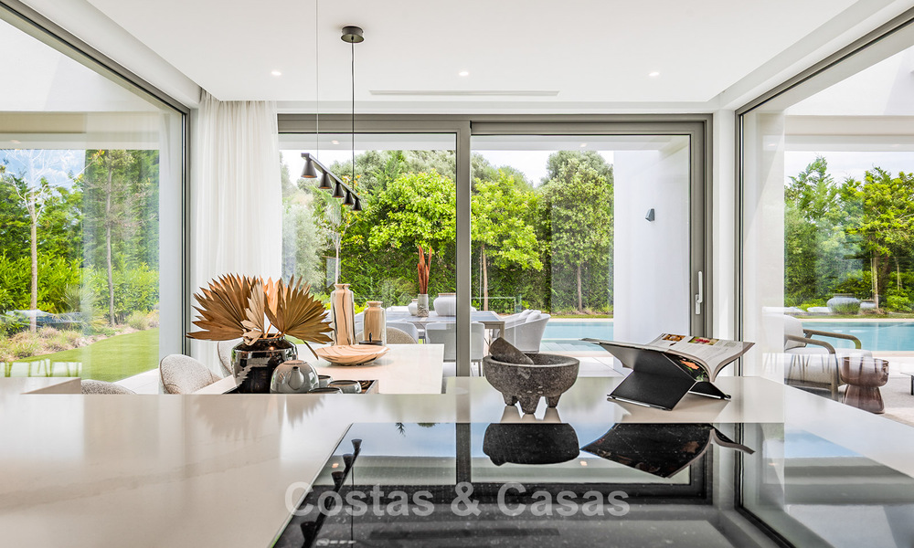 Villa de luxe prête à emménager avec style architectural minimaliste à vendre sur la New Golden Mile entre Marbella et Estepona 793100
