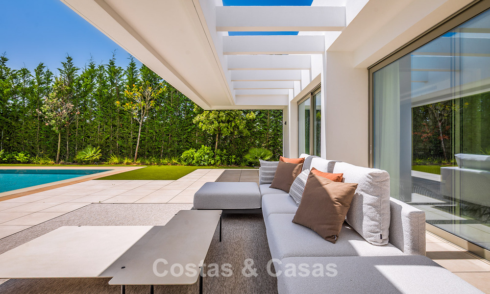 Villa de luxe prête à emménager avec style architectural minimaliste à vendre sur la New Golden Mile entre Marbella et Estepona 793107