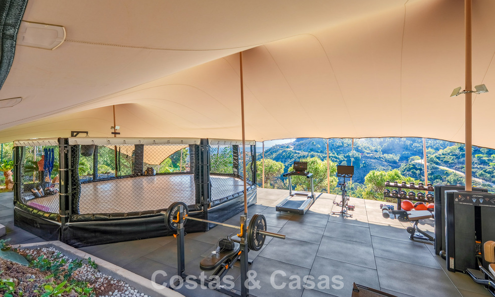 Villa architecturale moderne avec vue sur la mer et un fitness profesionelle à vendre à El Madroñal, Benahavís - Marbella 793728