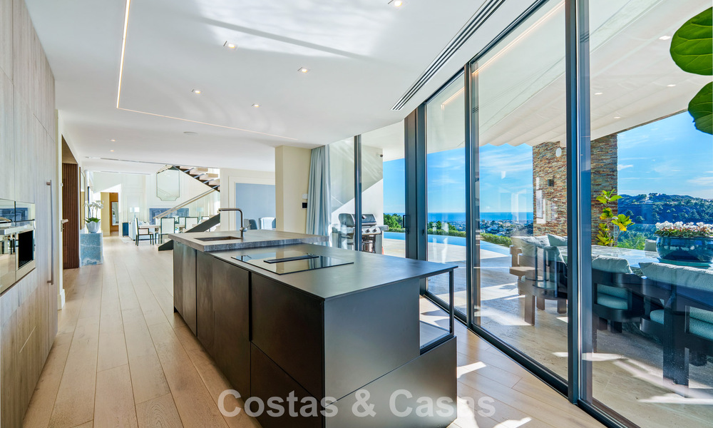 Villa architecturale moderne avec vue sur la mer et un fitness profesionelle à vendre à El Madroñal, Benahavís - Marbella 793733