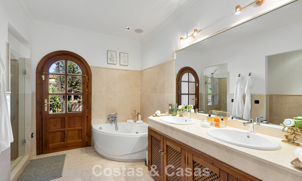 Élégante villa andalouse avec vues panoramiques sur la mer à vendre à El Madroñal, Benahavís - Marbella 793838