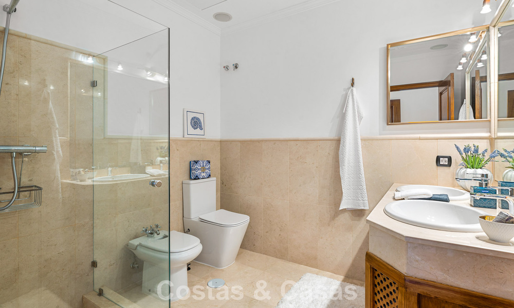 Élégante villa andalouse avec vues panoramiques sur la mer à vendre à El Madroñal, Benahavís - Marbella 793840