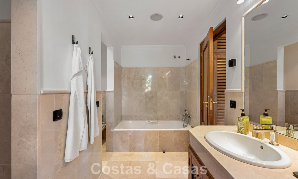 Élégante villa andalouse avec vues panoramiques sur la mer à vendre à El Madroñal, Benahavís - Marbella 793853